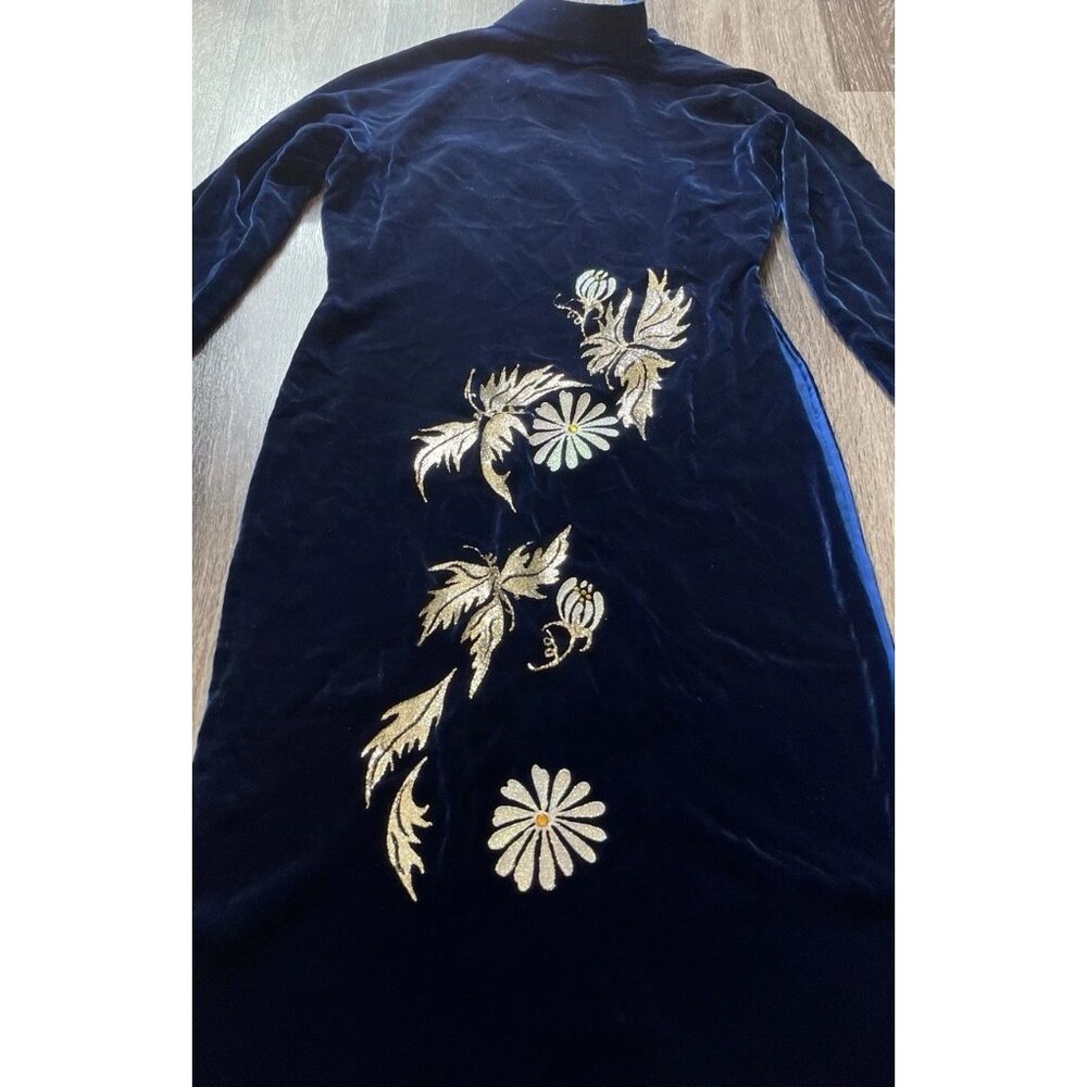 Vintage Cheongsam Long Dress Sz S Blue Velvet Asian Mandarin White Daisy Sparkle - Picture 3 of 13